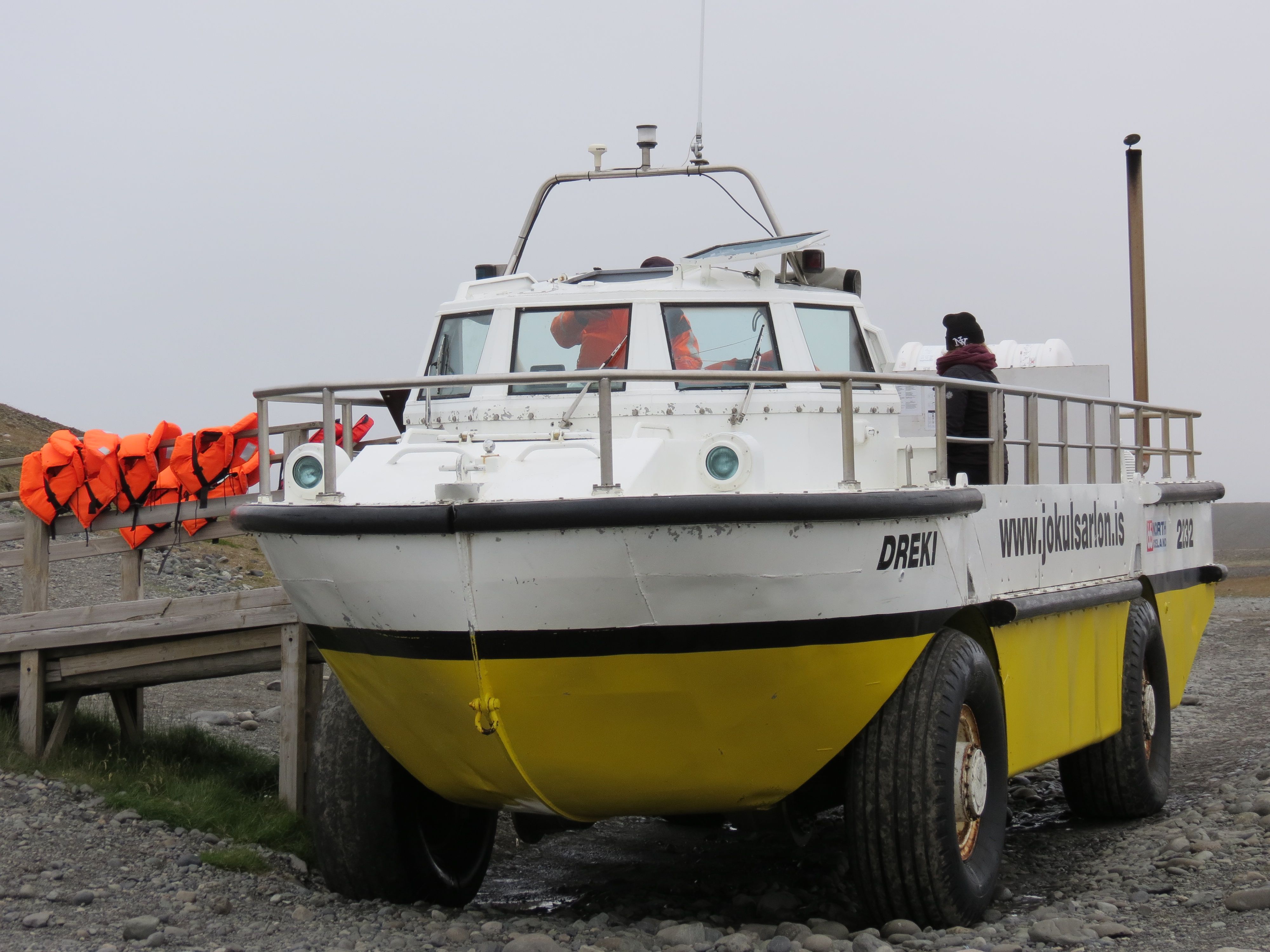 Amphibious boat