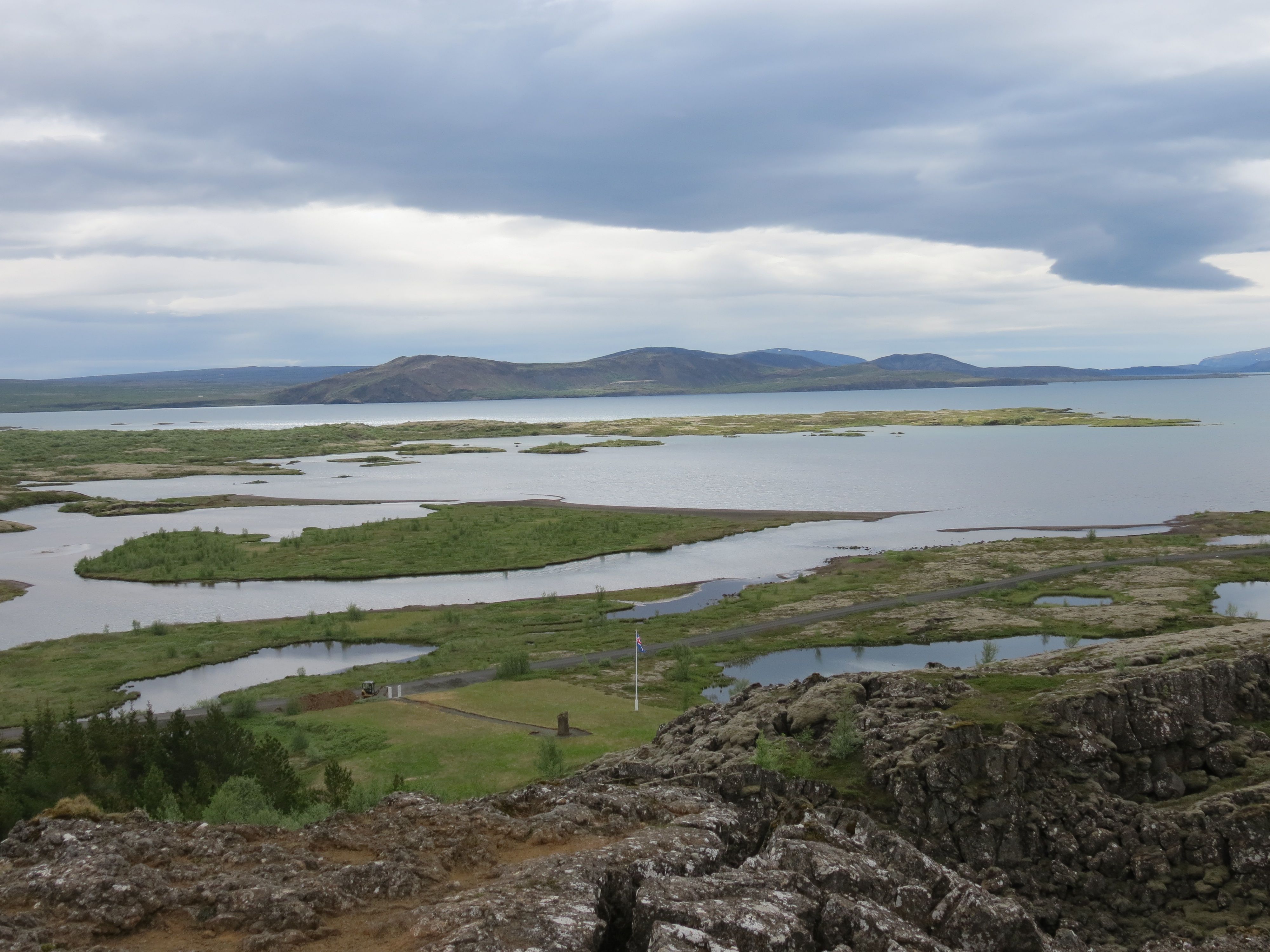 Thingvallavatn lake and mountains