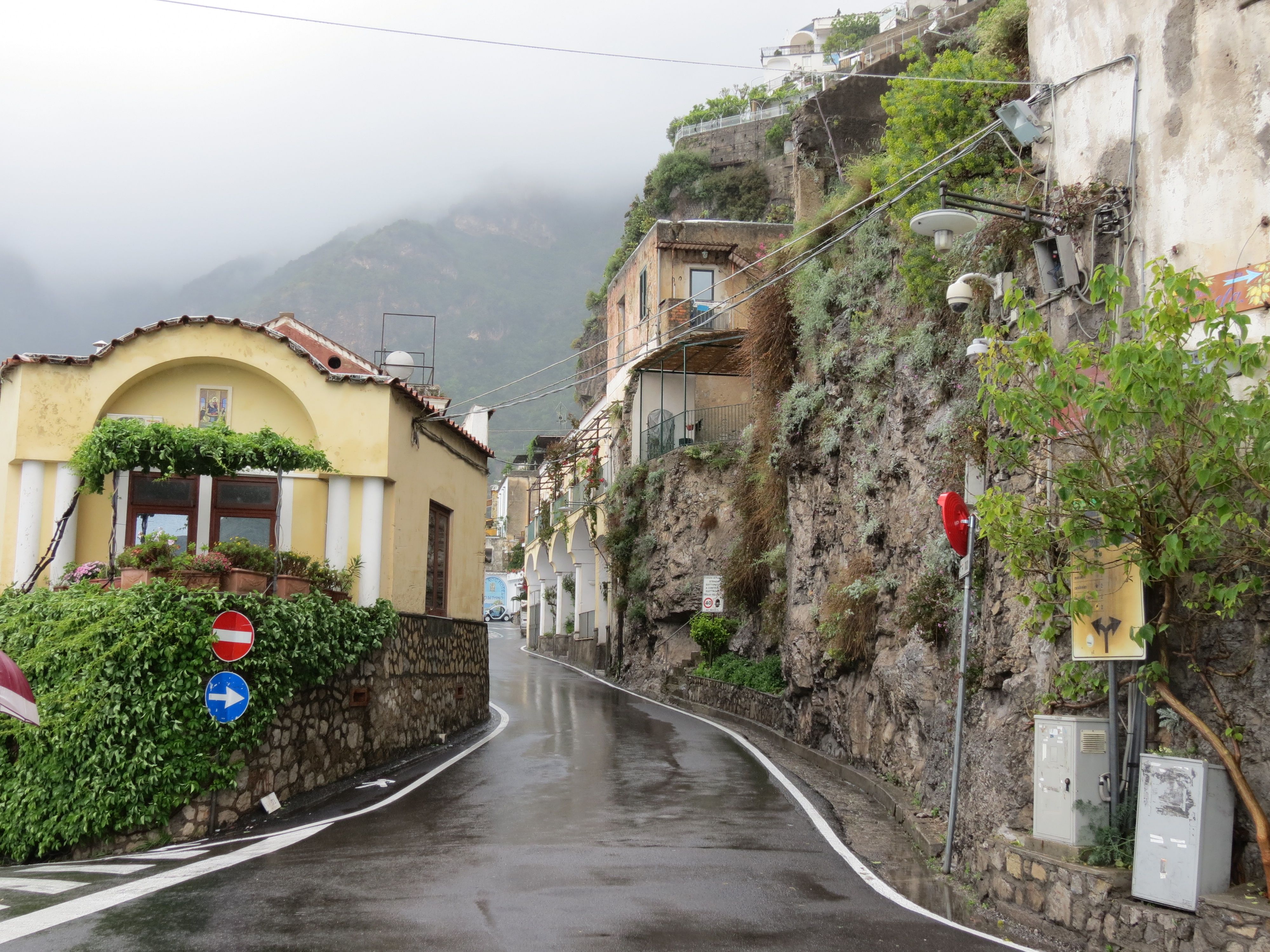 Positano inter-city bus stop